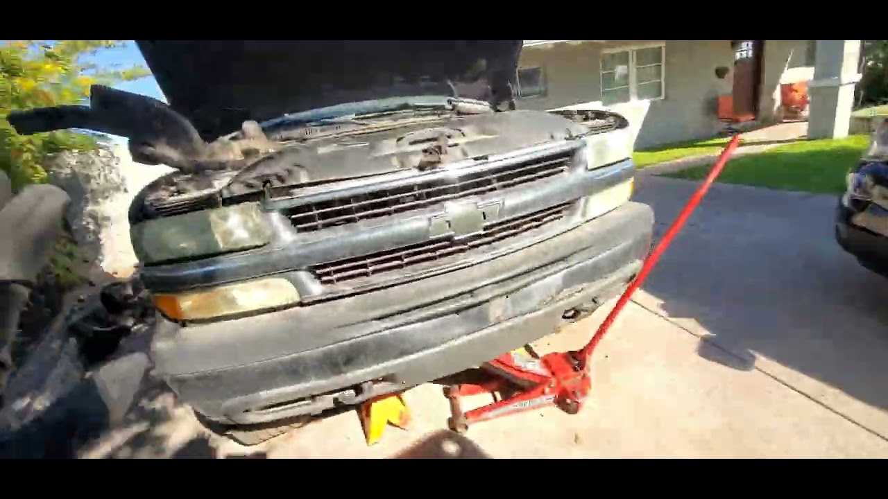 Chevrolet Tahoe 5.3 4WD 2001 года. Замена двигателя на Chevrolet Silverado 5.3 2WD 2006 года.