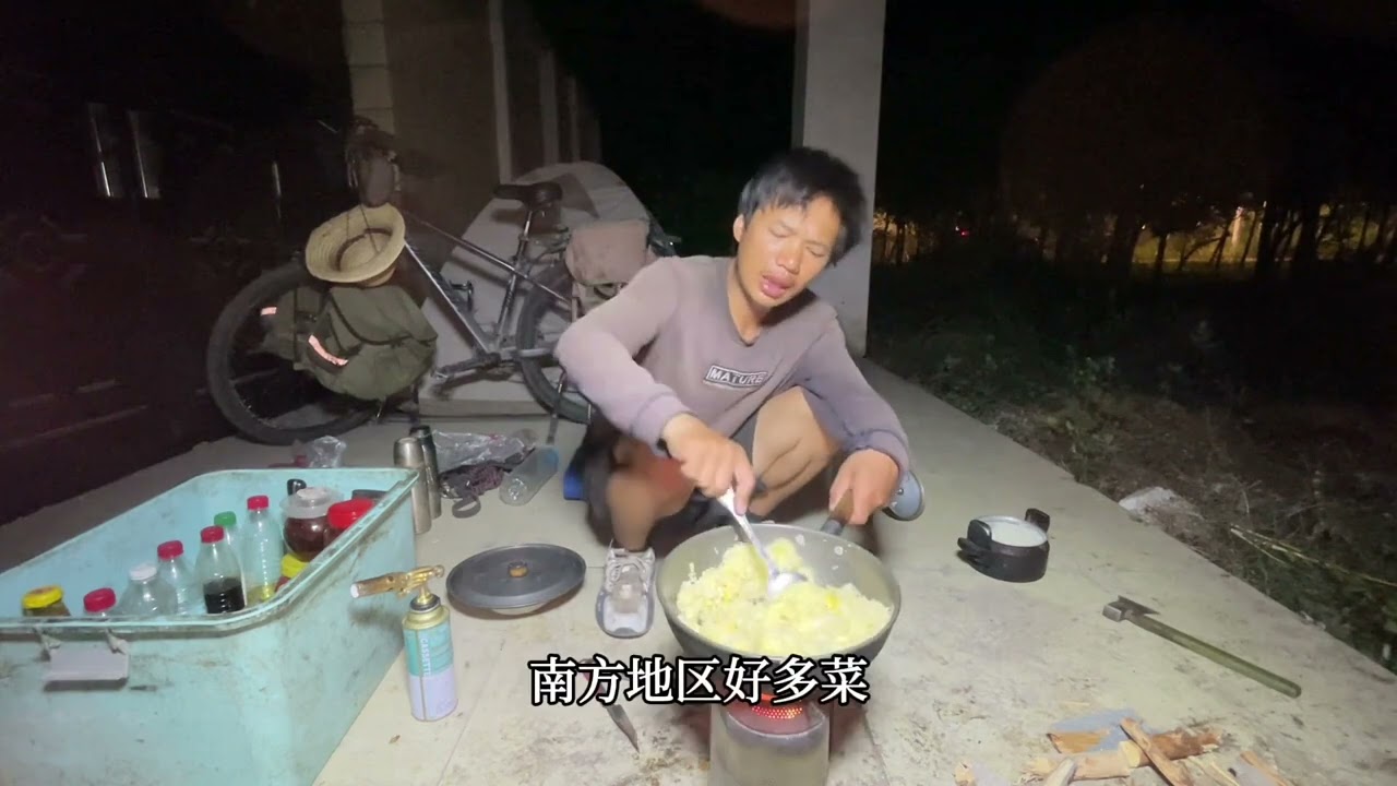 流浪小伙来到新疆一个多月，感悟太多了 #露营美食 #新疆 #穷游