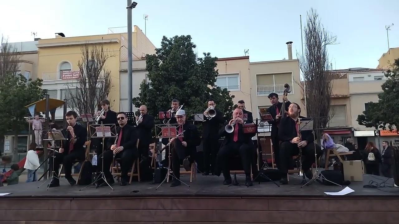 Estrena sardana. Pors llunyanes. Dani Huertas.