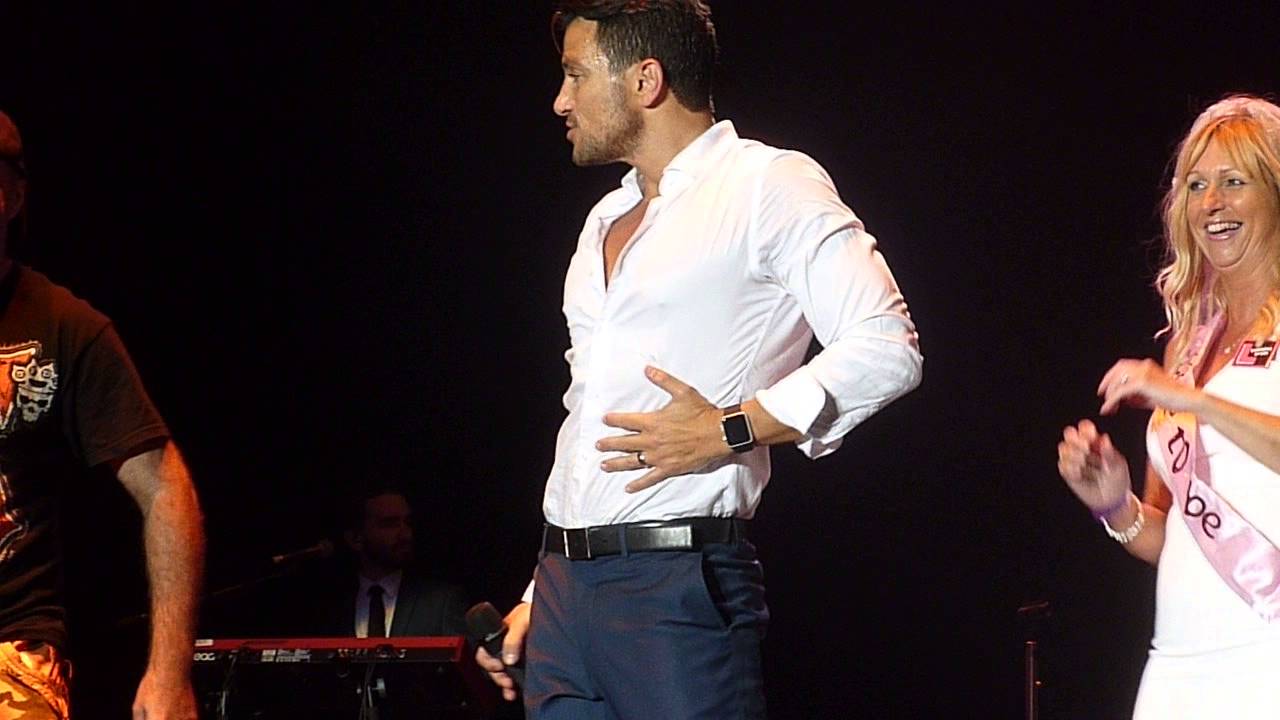 Peter Andre & Junior - 'Mysterious Girl' Rochester 16.07.15
