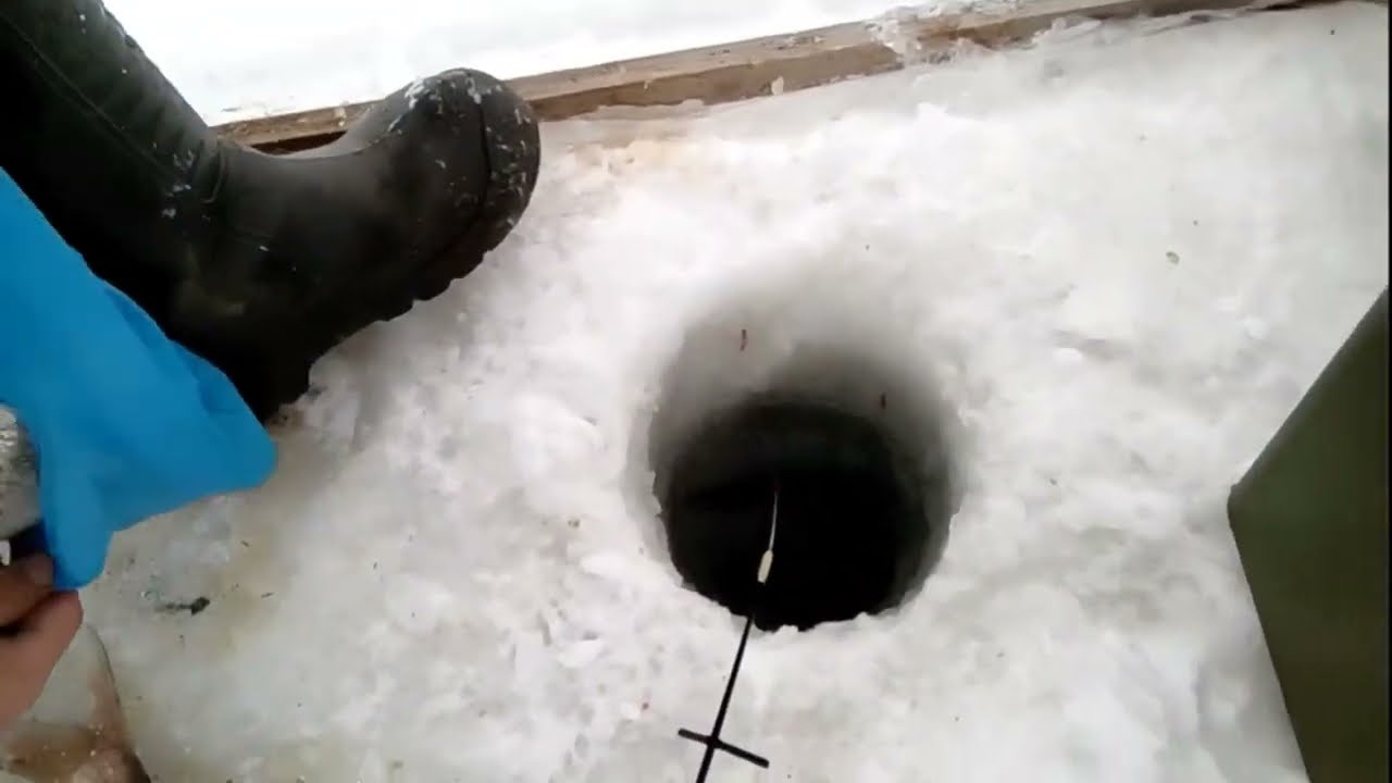 ЗИМНЯЯ ЛОВЛЯ ЛЕЩА НА СУРСКОМ ВОДОХРАНИЛИЩЕ.5 КГ ЗА 9 МИНУТ