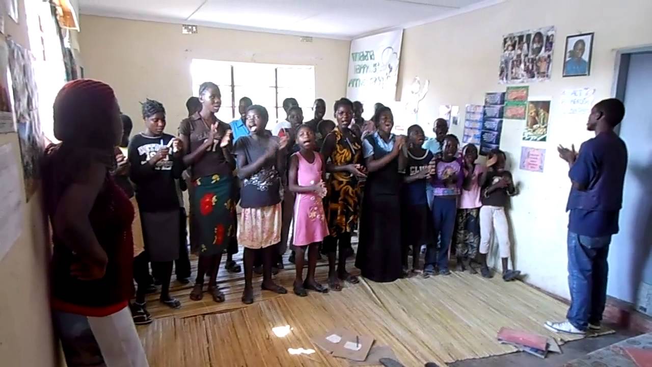 Kids singing, 
