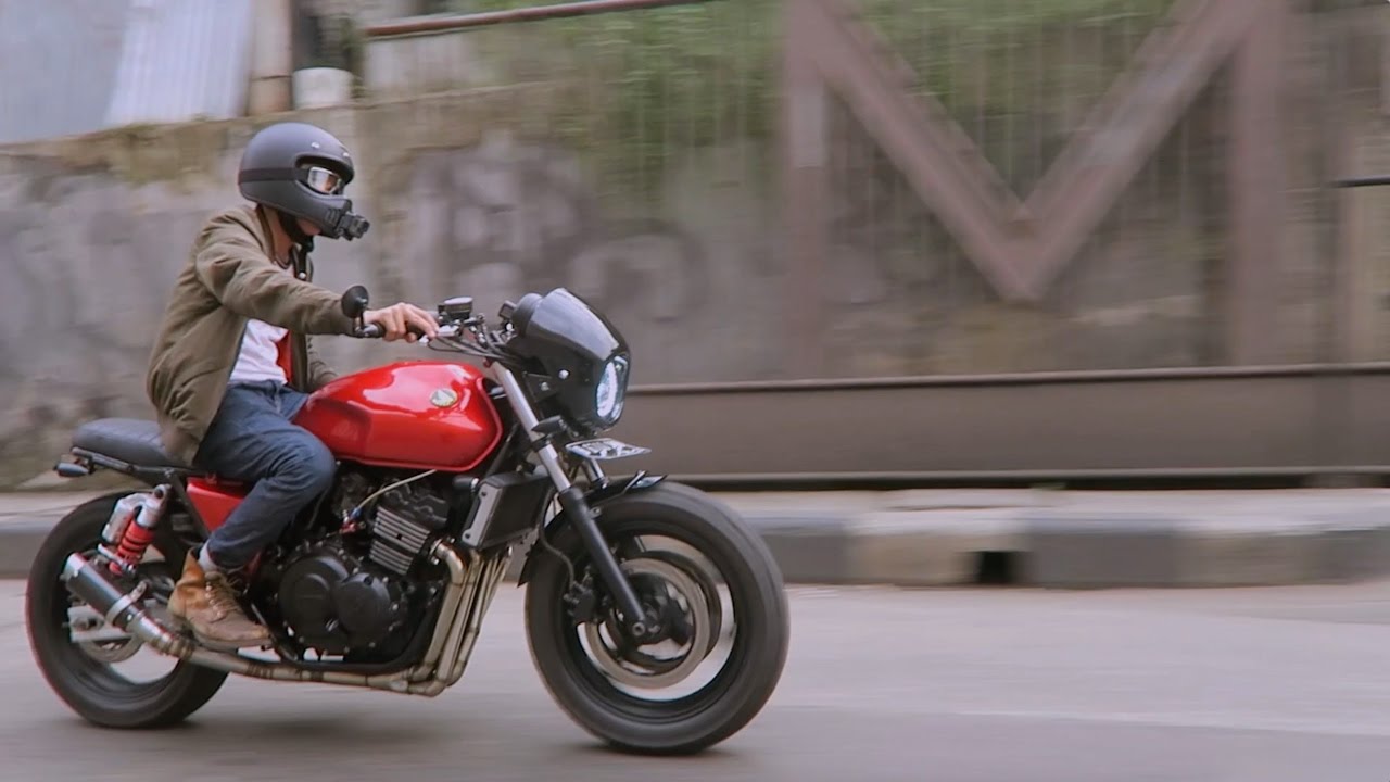 MotoVlog - Testride CB 400 SF custom street tracker