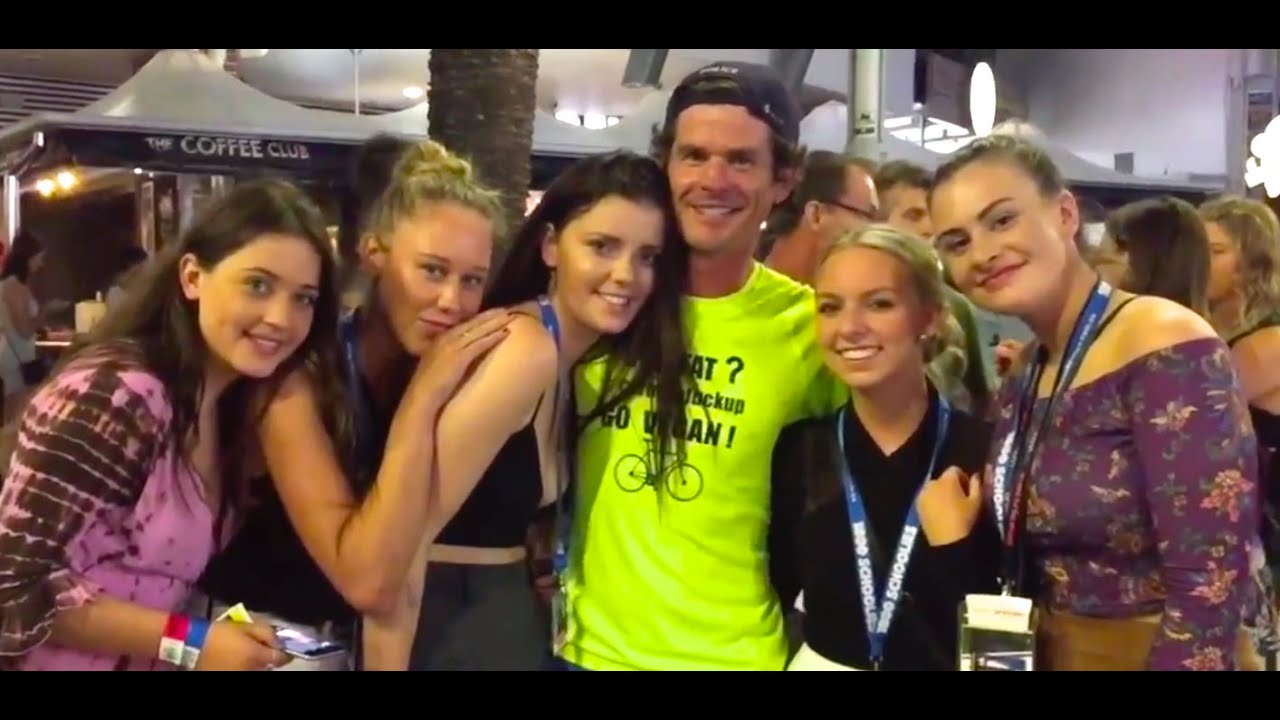 Schoolies Gold Coast 2015 (RIP headphone users)