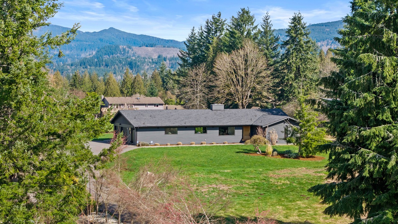 Luxury Rambler for Sale in Hobart on 5 Acres! 27824 SE 224th St, Maple Valley, WA