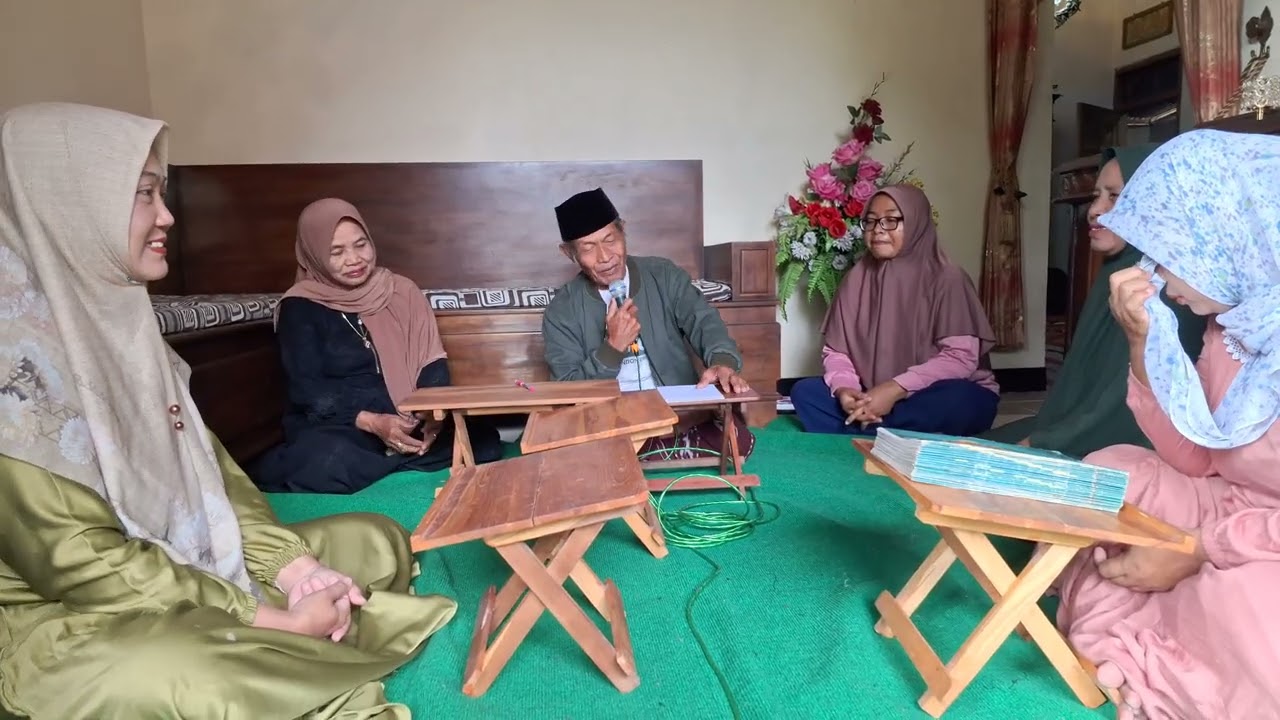 Pembuka'an Rutinan qotmil qur'an di rumah ibu hanik oleh bapak qomar