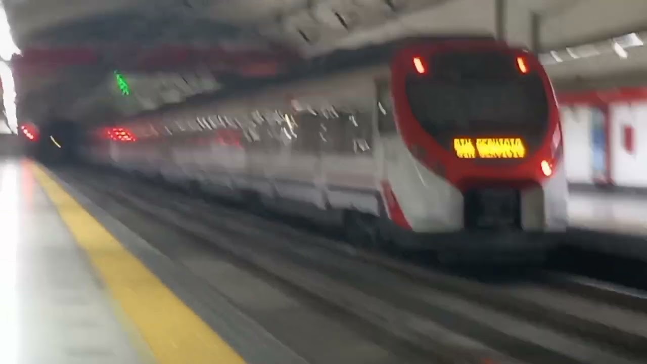 Trenes de Cercanías por Nuevos Ministerios