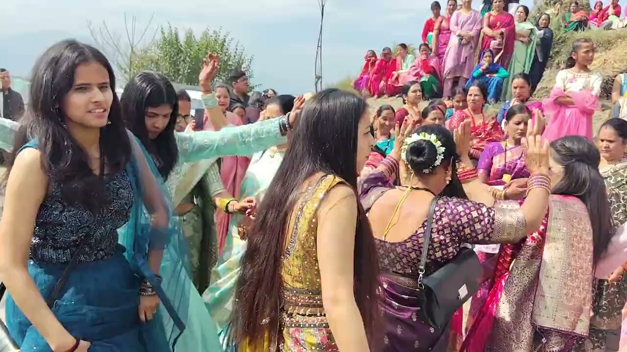 ग्राम सभा कांडा गांव में श्री शंभू भंडारी जी के सुपुत्र विनय की शादी में
