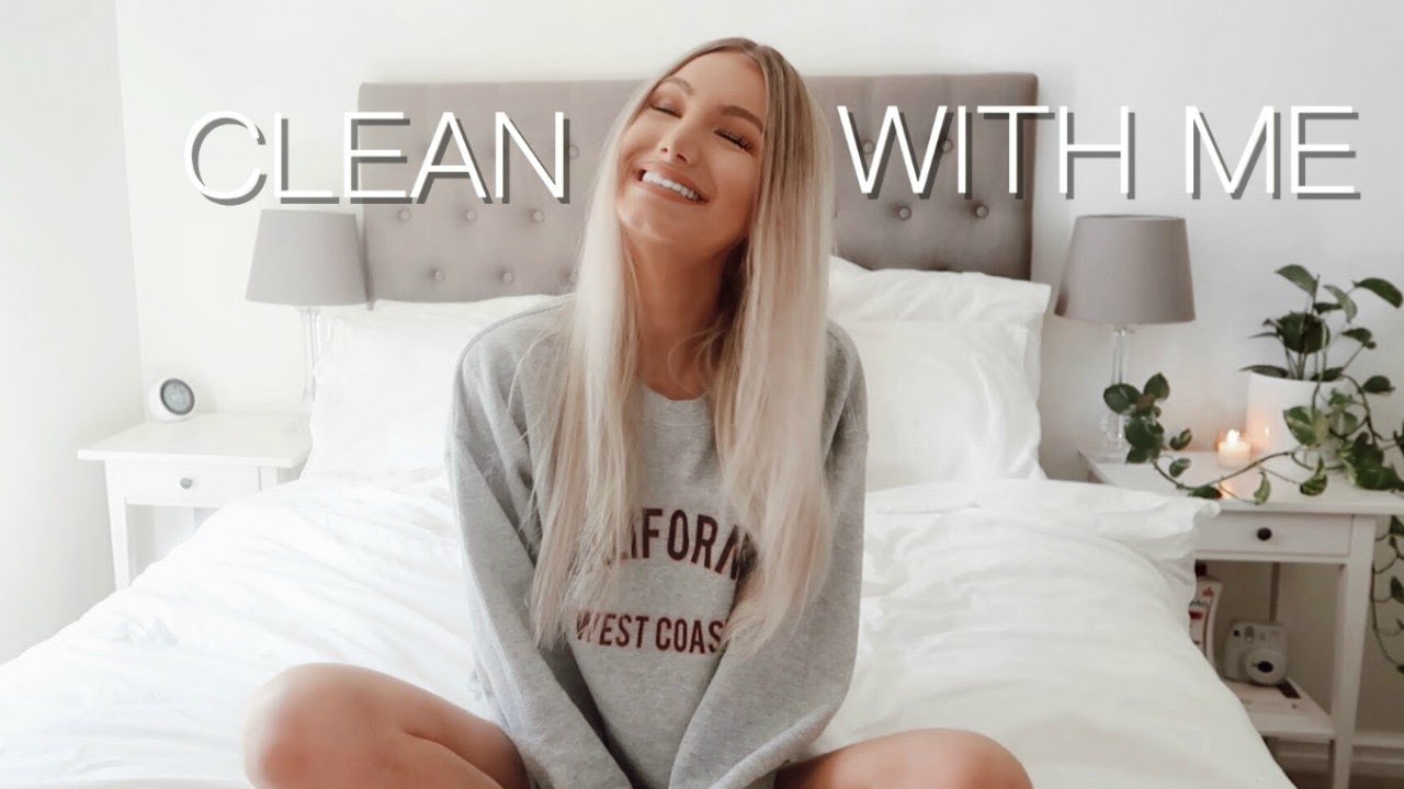 CLEANING MY (VERY) MESSY BEDROOM | Clean With Me