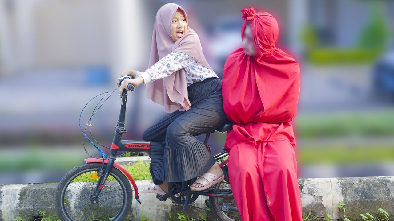 POCONG MERAH GAK ADA AKHLAK NGIKUTIN DINDA TERUS !!!