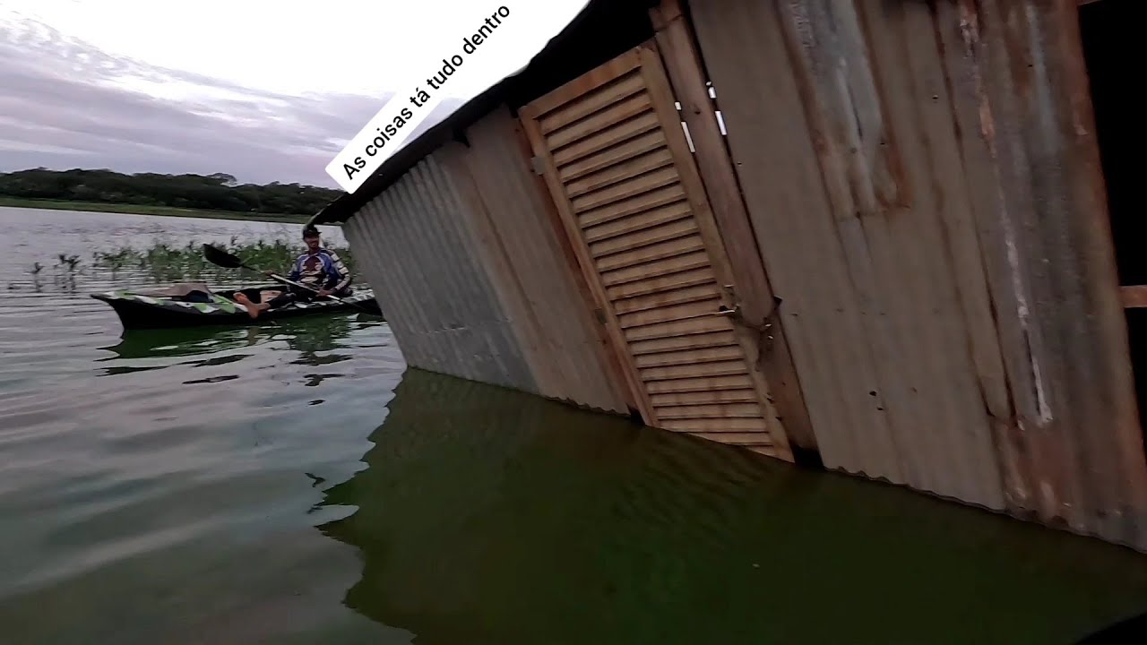 Imagina você chegar para pescar e ver sua casa flutuante destruída Pescaria no Rio turvo 