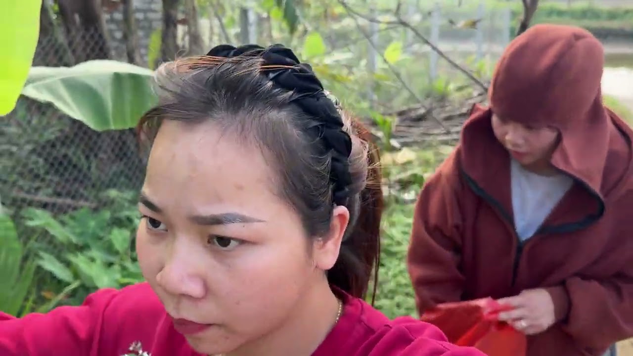 Mẹ sen vào nhà bà nội tìm đồ ăn cho thối khắm lặm