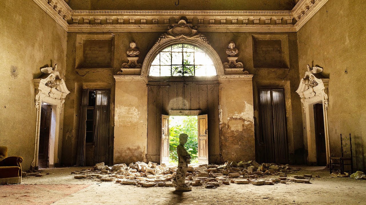 Abandoned Palace: 600-Year-Old Time Capsule - Urbex Lost Places Italy | Episode 12