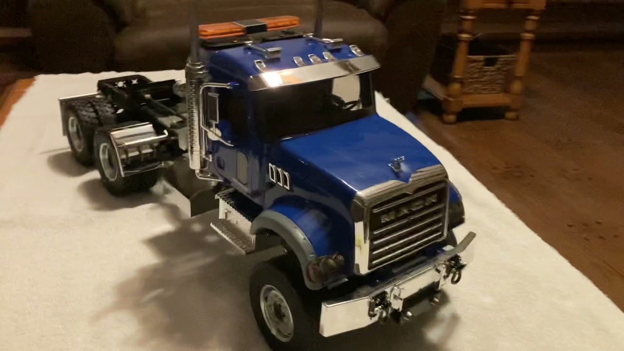 Detailed look at my 1:14 Tamiya Heavy Hauler Mack semi