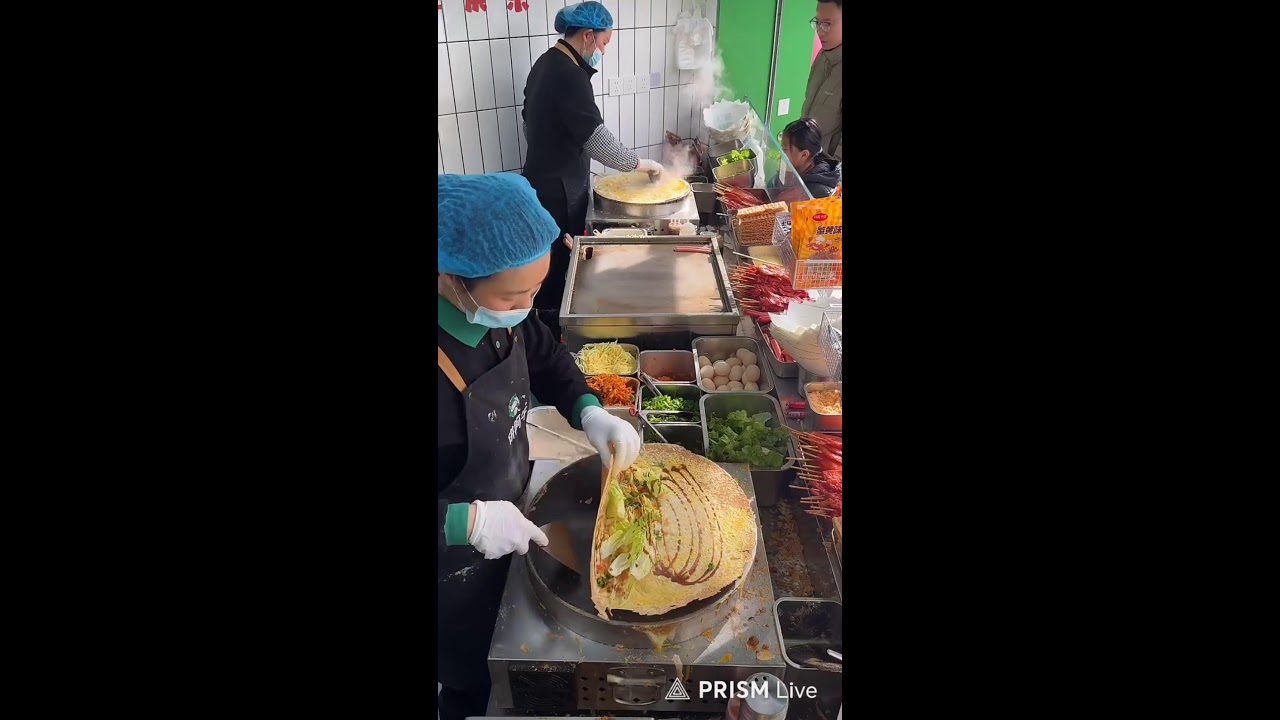 Chinese Woman expert in cooking.