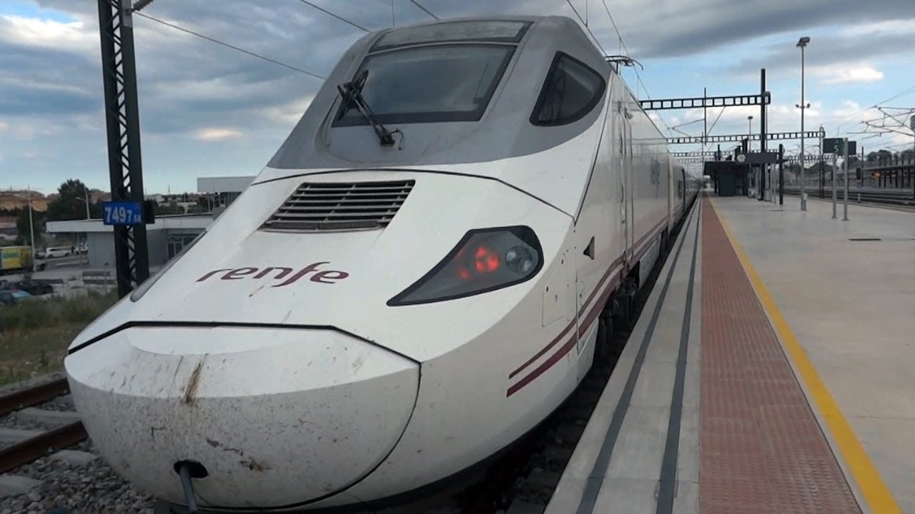 Trenes en Figueres Vilafant RENFE SNCF TGV VELARO ALVIA  2013