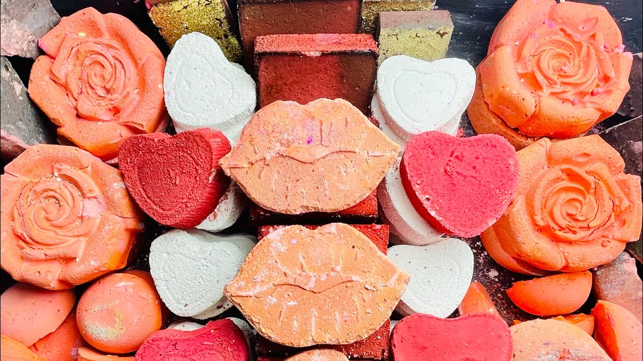 Powdery reformed gym chalk