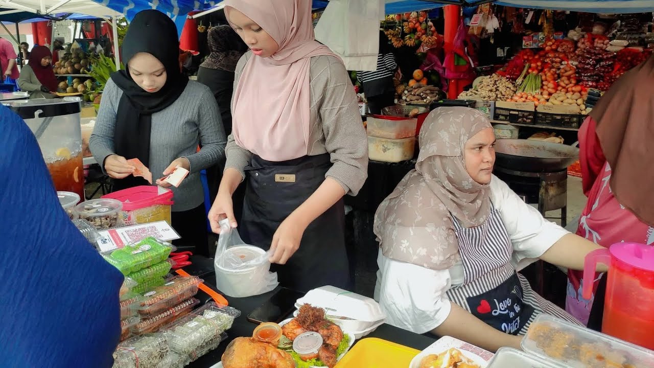 Tetap Meriah Tapak Bazar Ramadan Taman Semarak Tawau Menjual bermacam2  juadah berbuka 
