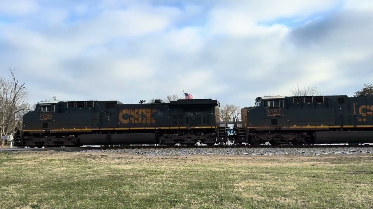 CSX CM44AC 7035 Leads E305-29 Coal Empties on 12/30/25