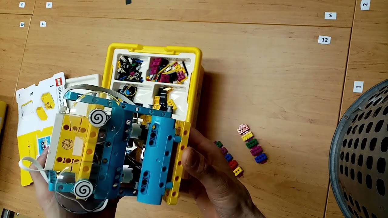 Krátky seminár o stavebniciach LEGO Education Spike Prime a Spike Essential