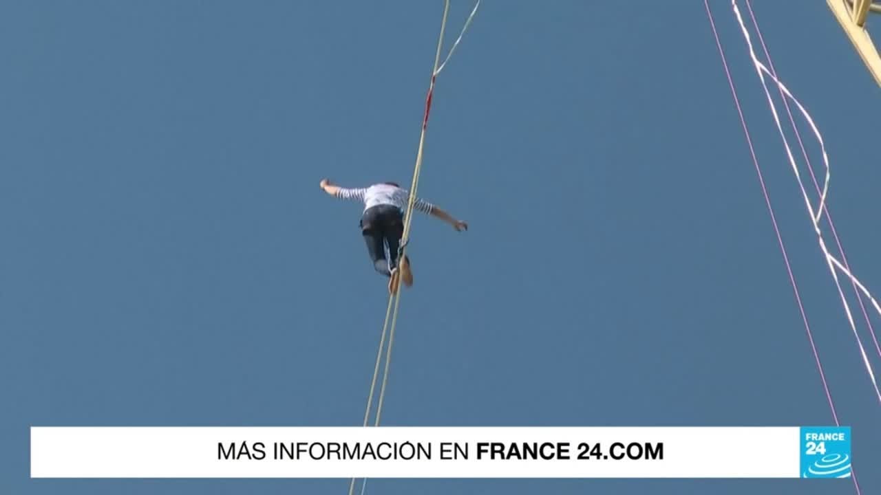 Equilibrista franc&eacute;s bati&oacute; r&eacute;cord mundial al recorrer 2.200 m sobre la cuerda floja