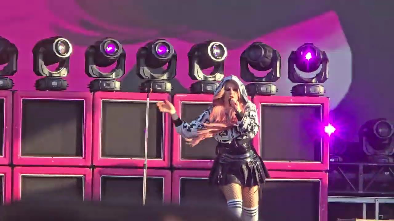 Avril Lavigne - Complicated [Live @ Mad Cool Festival 2024]
