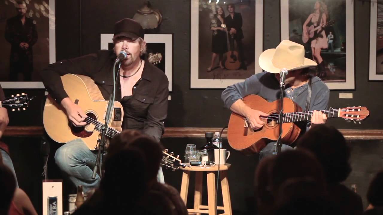 Toby Keith - I Love This Bar (Live @ Bluebird Cafe)