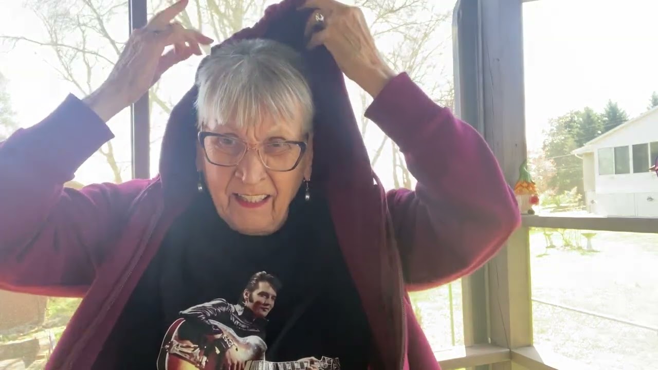 Оми вернулся с партией кофе.