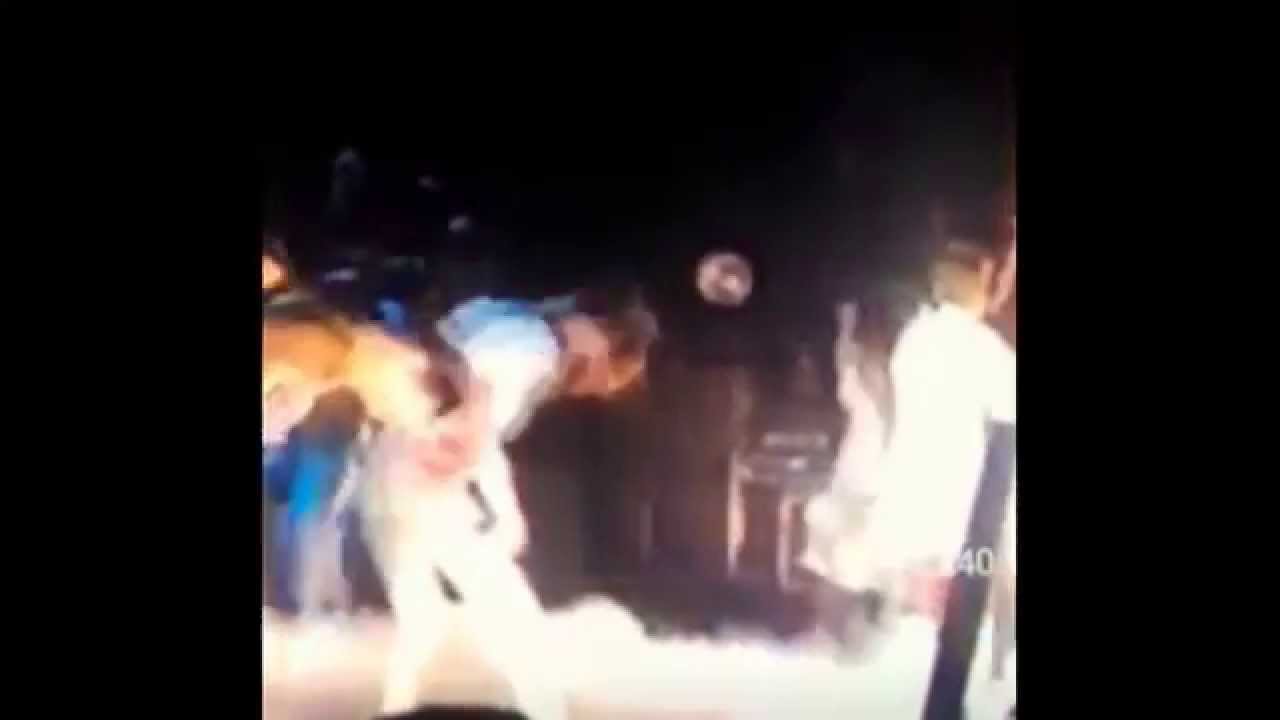 A @DanielaMagun de @kabah_oficial se le cae la peluca....aqu&iacute; el momento