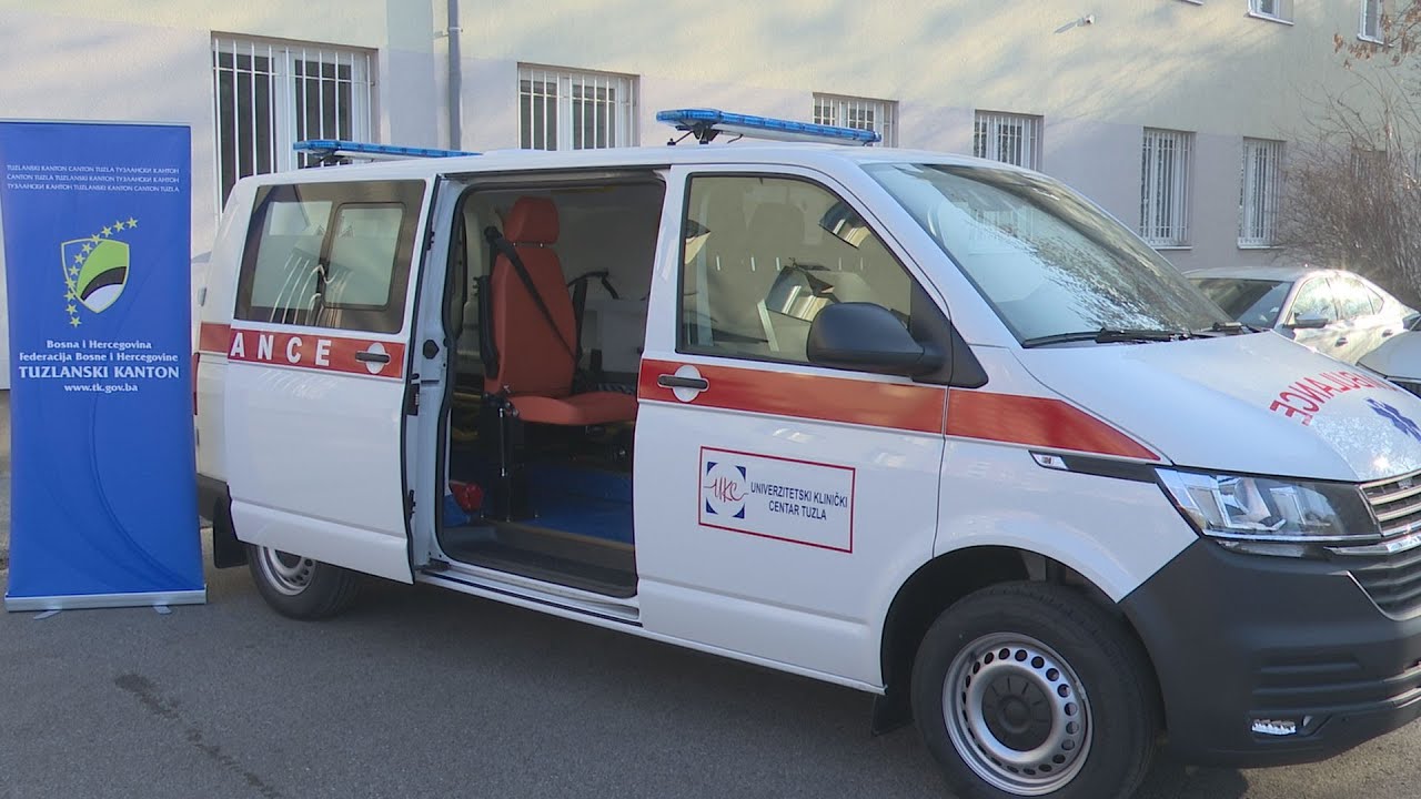 UKC-u Tuzla uručeno novo sanitetsko vozilo. Vlada TK nastavlja ulaganje u ovu zdravstvenu ustanovu