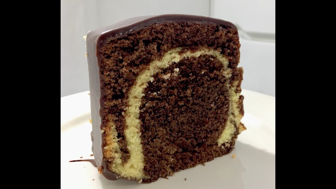 PANQUE MARMOLEADO CUBIERTO CON CREMA DE CHOCOLATE
