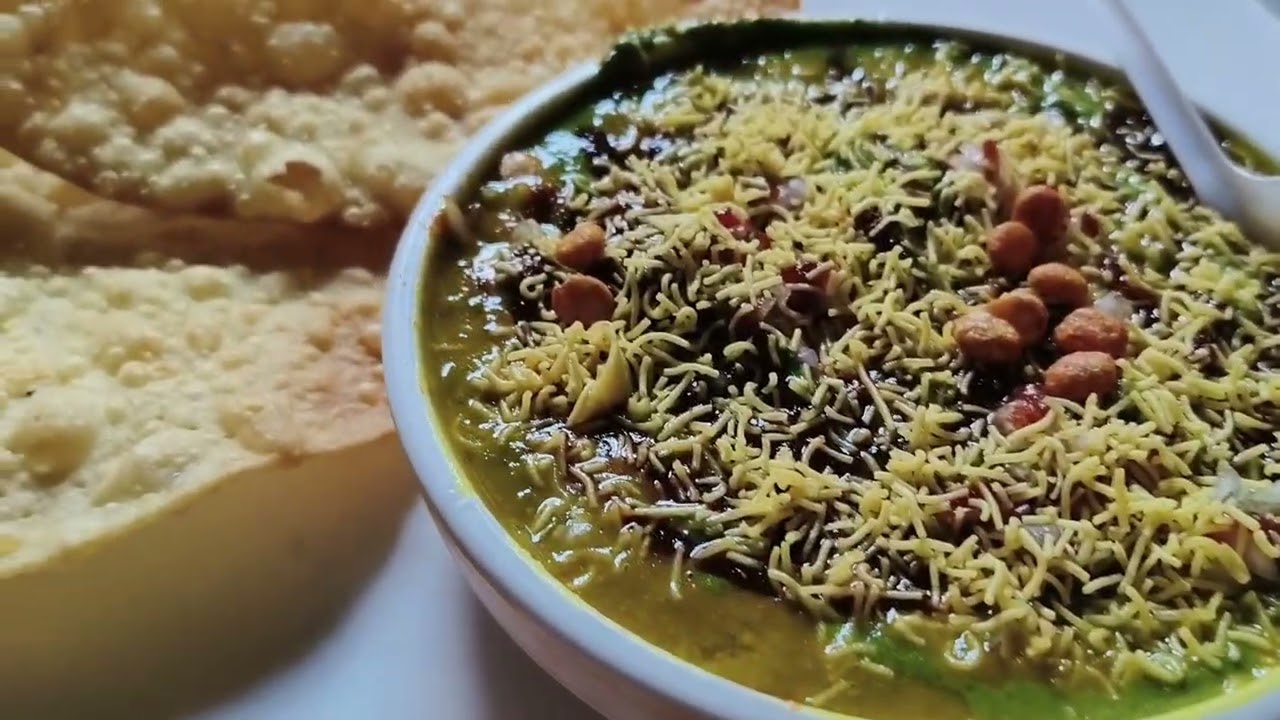 Daal Pakwan at Street Food near Dmart Jule Solapur | Solapur Chataka Street Food near Dmart
