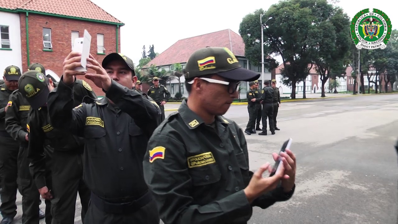 Así iniciaron su día como #PolicíaPorUnDía los integrantes del curso 004 - policiadecolombia
