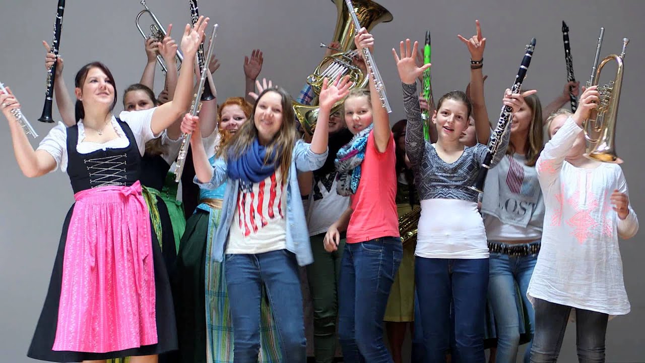 LaBrassBanda feat. Captain Sensible - WOT! (Offizielles Video)