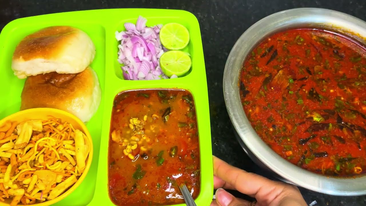 Zhanzhanit Missal pav recipe|| मिसल पाव रेसिपी||spicy missal pav recipe