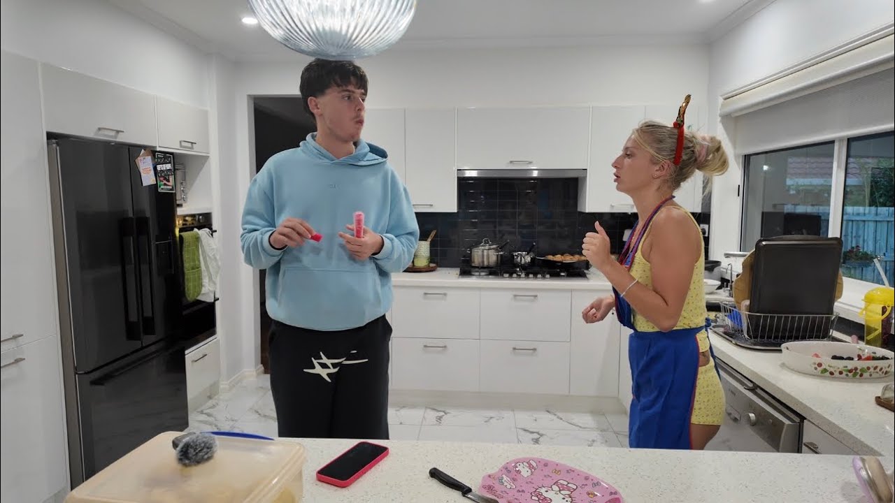 Пытаюсь испечь что-нибудь к Рождеству, но моя семья постоянно у меня в гостях, и я легко перевозб...