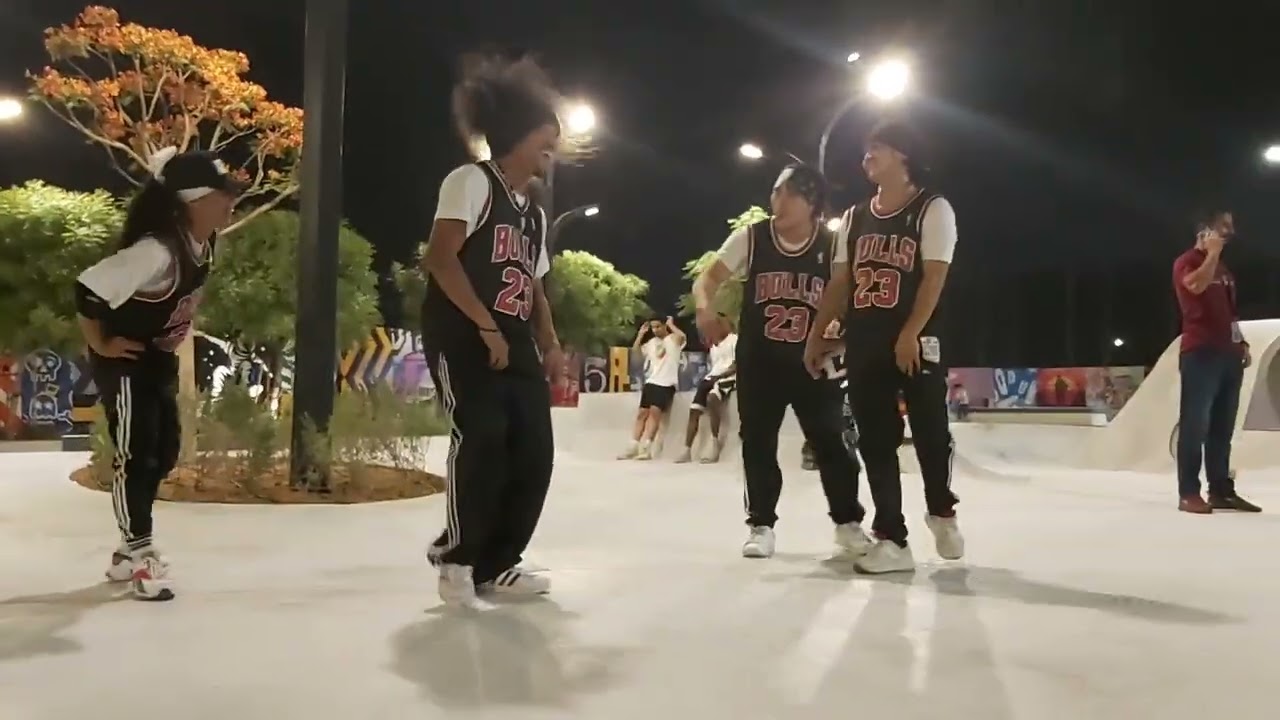 Pinoy Bboy in Dubai w/ Keegan Palmer Back flip..