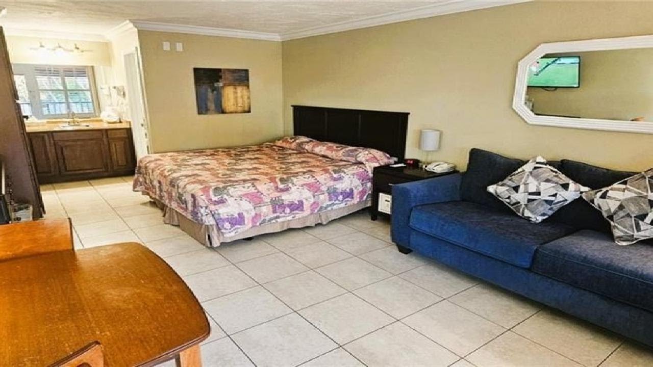 MOORINGS Naples Florida Condos and Real Estate for Sale by Steven Chase | $120,000