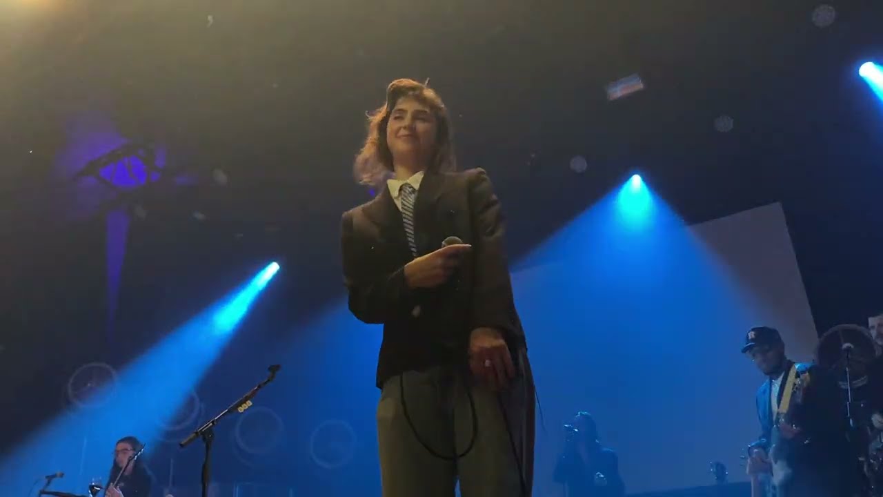 Clairo - Sofia (Paris 2022)