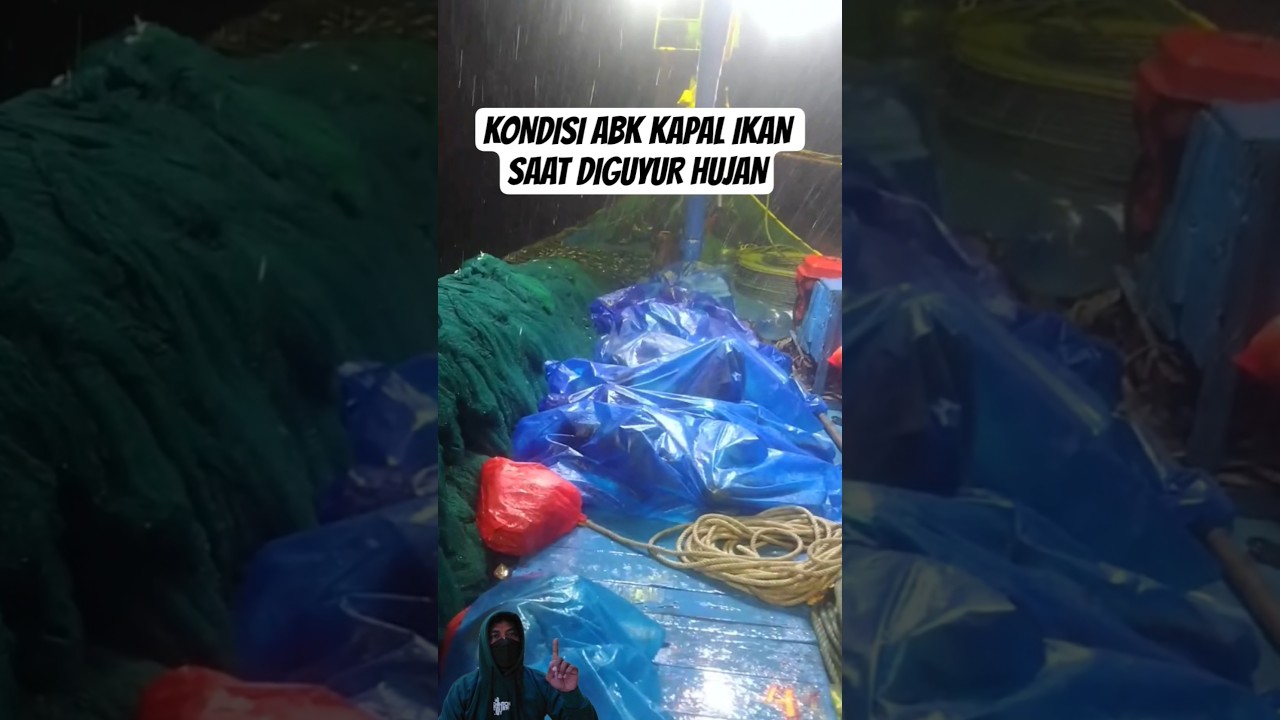 Kasihan Banget! Beginilah Kondisi ABK Kapal Ikan Saat Diguyur Hujan Di Tengah Laut