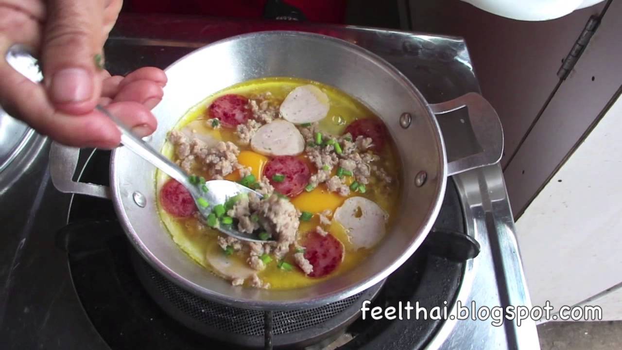 วิธีทำไข่กระทะอร่อยๆ ตลาดเชียงคาน Cooking of fried eggs with Chinese sausage Vietnamese ham and minc