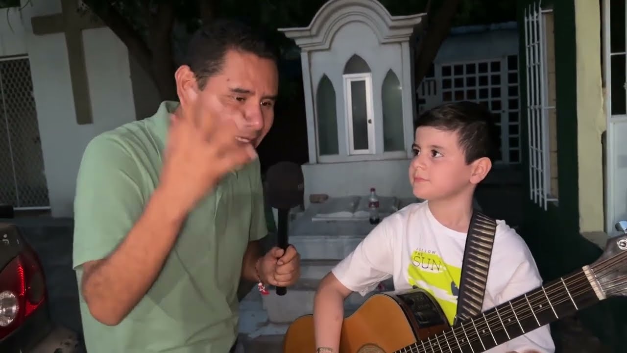 Piensan que es hijo de ARIEL CAMACHO | tiene 8 años y toca muy bien el requinto