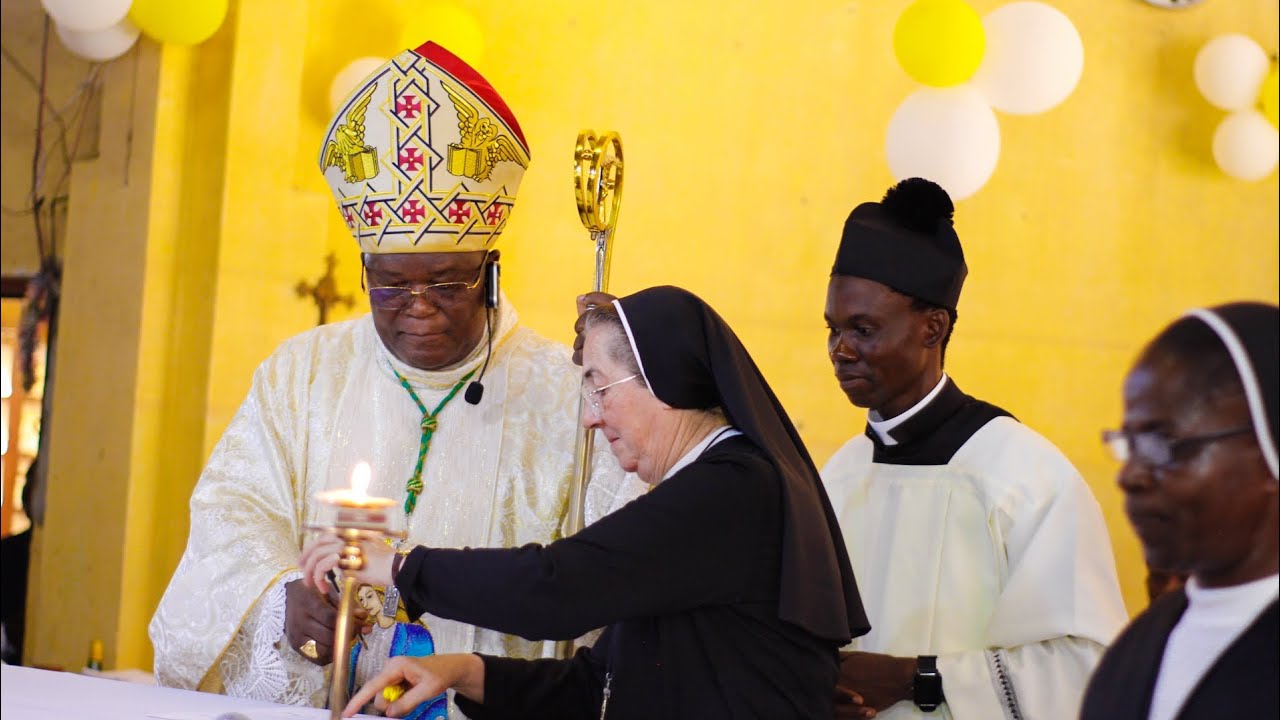 Dioc.Idiofa_ Célébration eucharistique_Mgr José MOKO_Voeux des Soeurs Minimes de la passion_Mannding