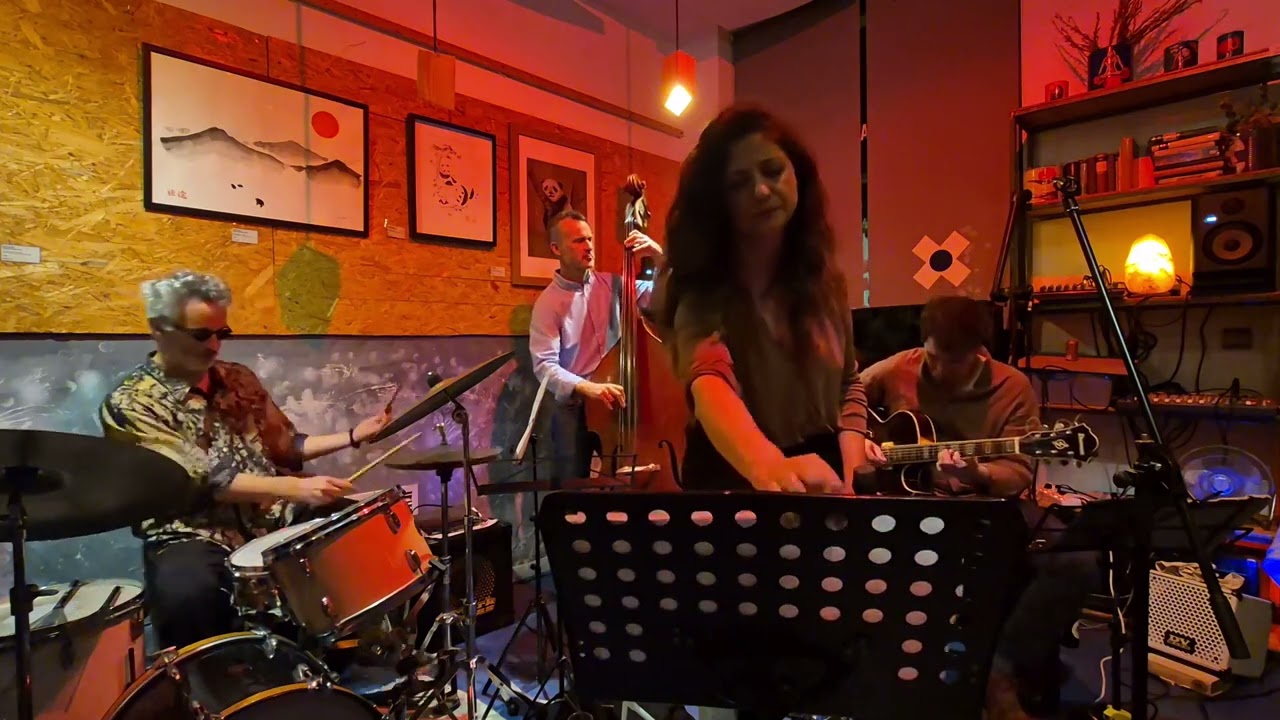Ana Cisneros Quartet- Mingus fingers