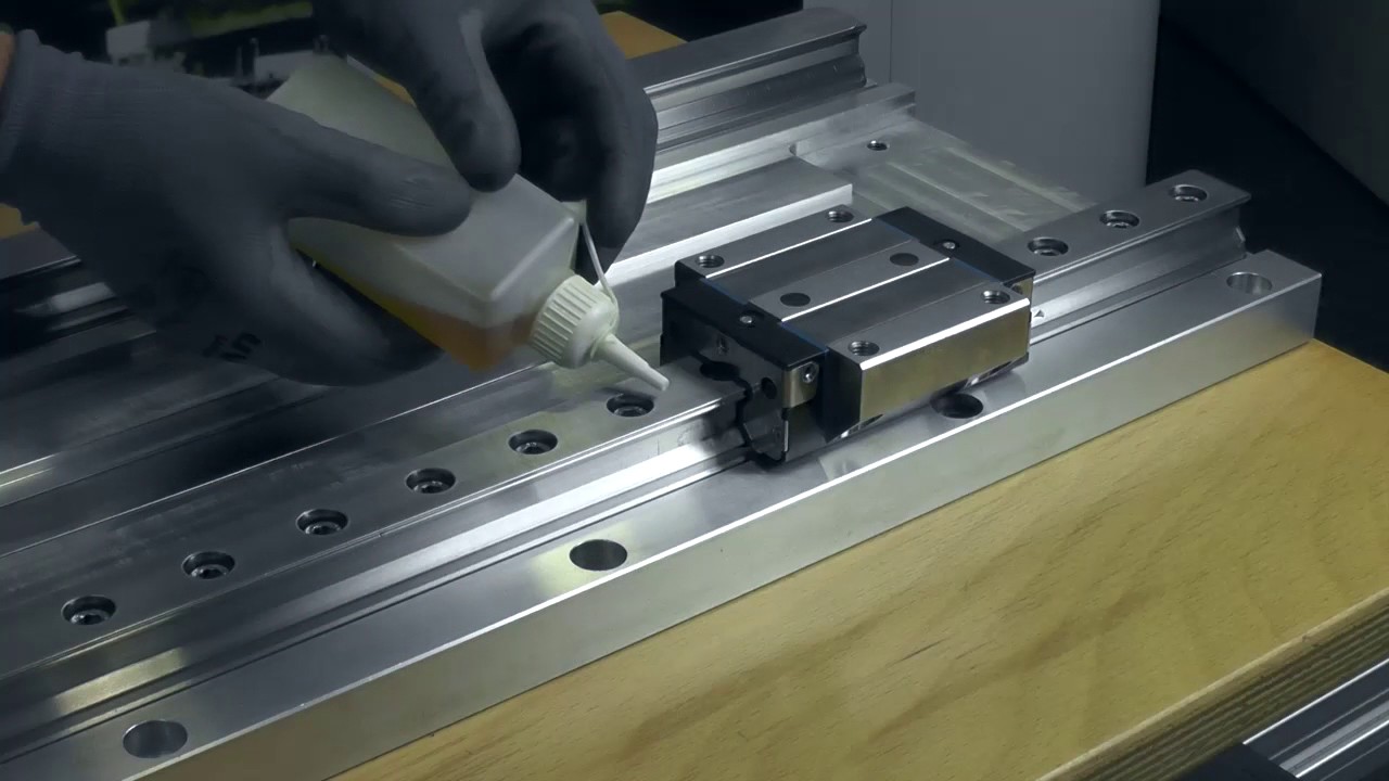 Roller Rail RSHP | Mounting a Cover Strip