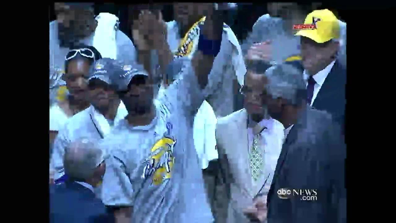 Tiger Woods Tees Up an Apology