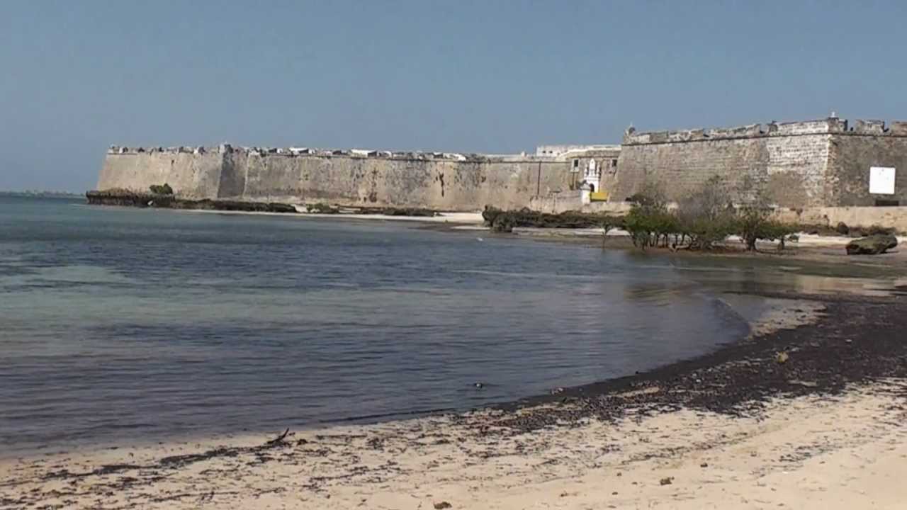 Beach of Ilha de Mozambique.wmv