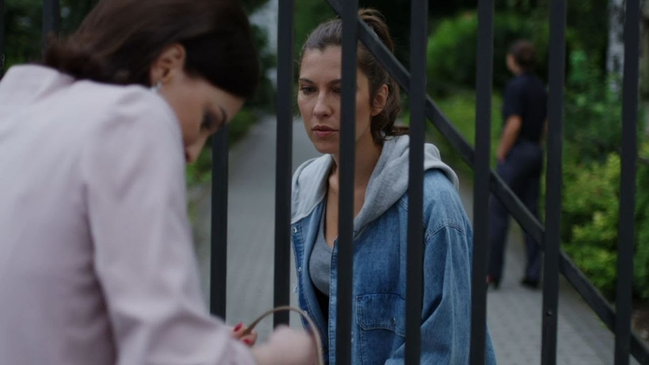 Elwira wniosła Sylwii do więzienia telefon! [Zakochani po uszy]