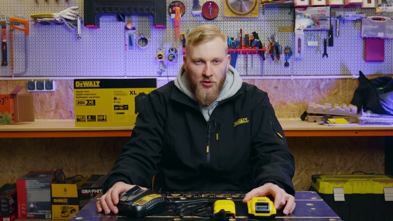 DeWALT DCHJ090B Podgrzewana kurtka softshell wraz z zestawem ładującym