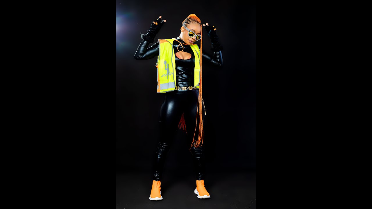 Lady Bee  - Hello Murume {Official Music Video}